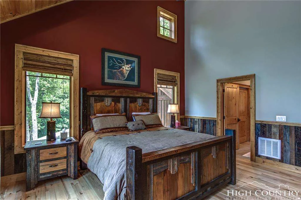 Image number 5 for the current listing