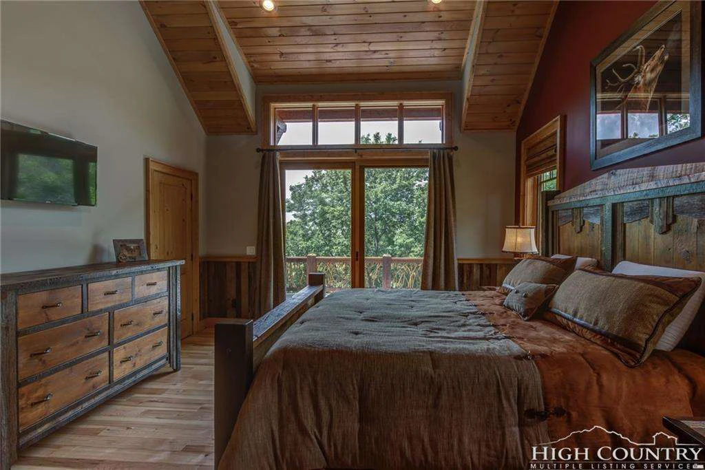 Image number 6 for the current listing