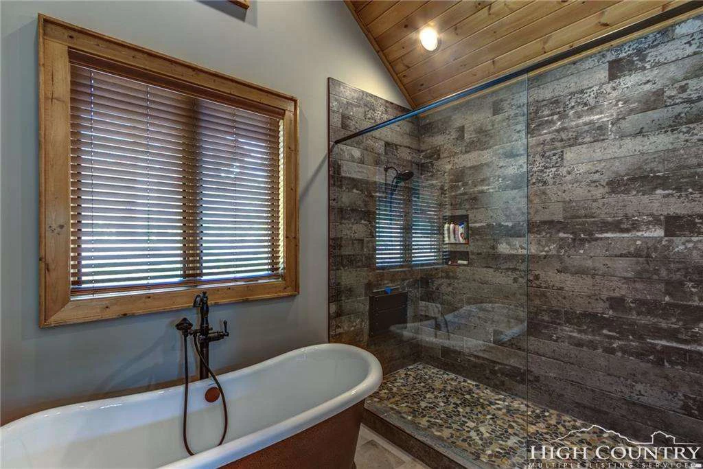 Image number 8 for the current listing