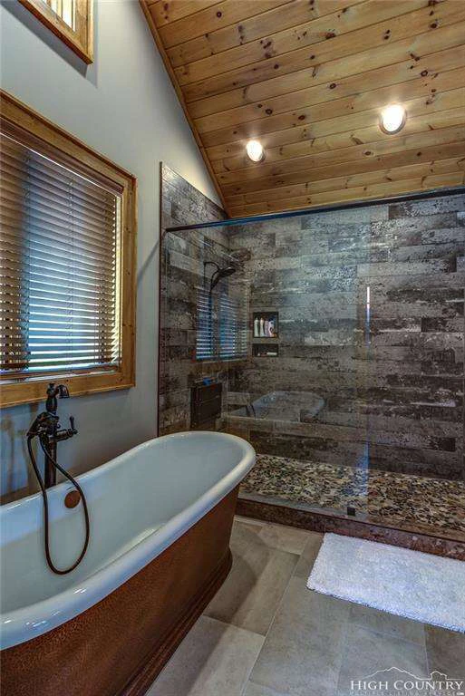 Image number 9 for the current listing