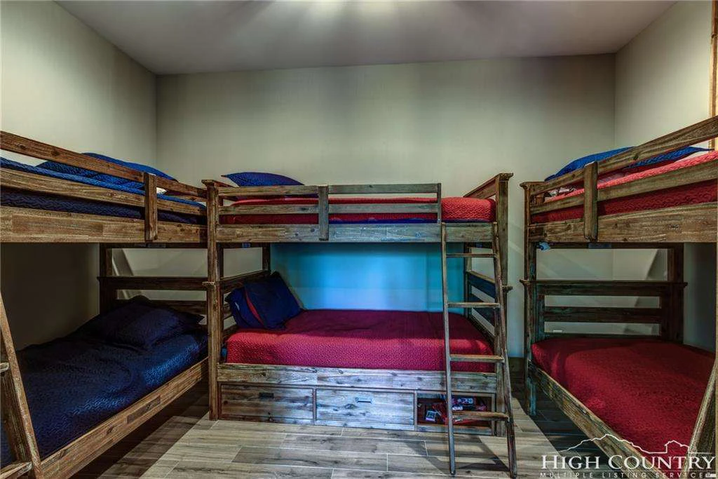 Image number 2 for the current listing