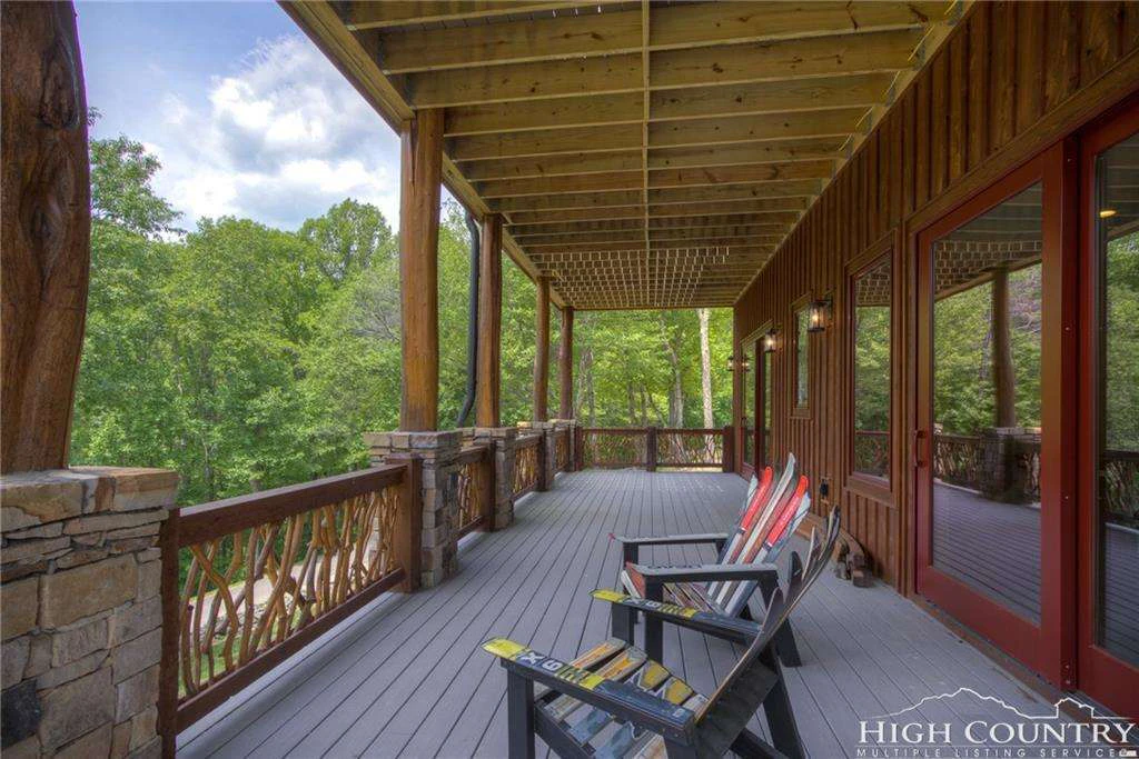 Image number 13 for the current listing