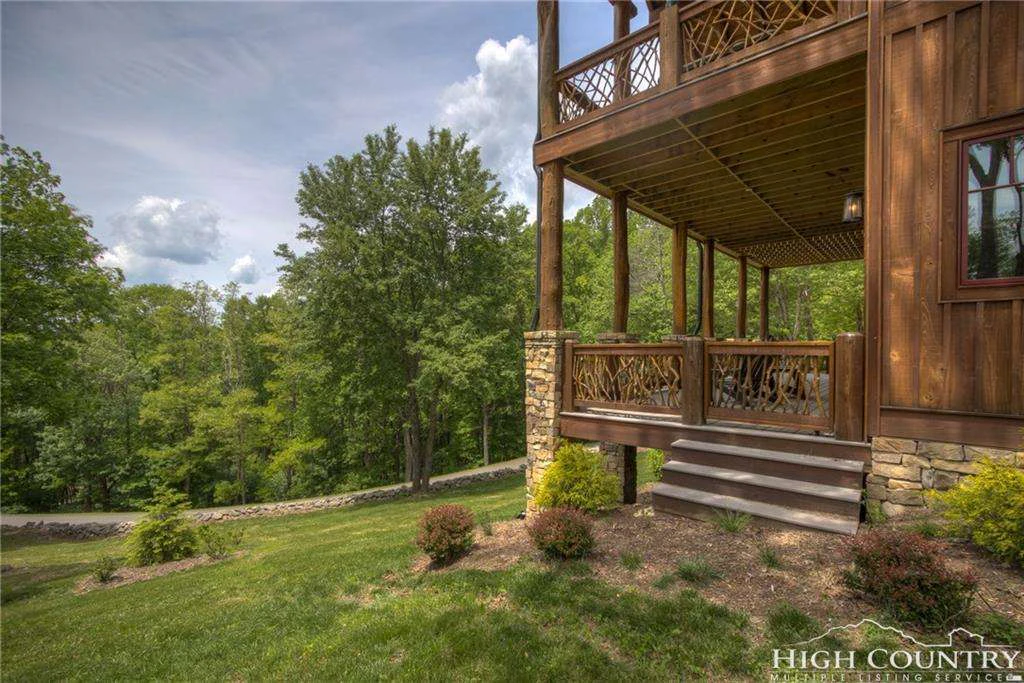 Image number 16 for the current listing