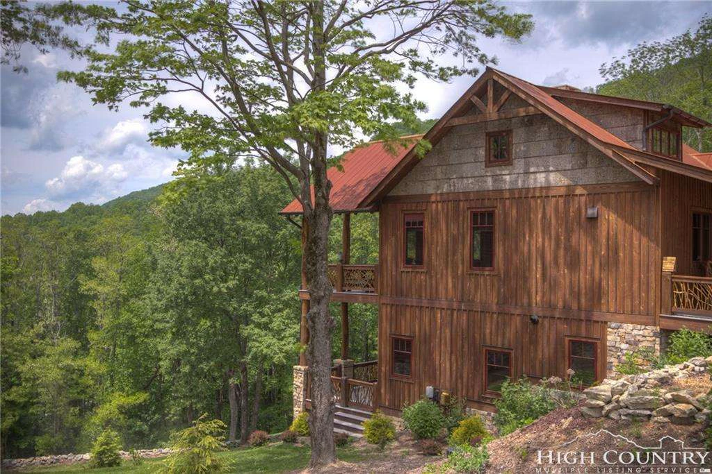 Image number 17 for the current listing