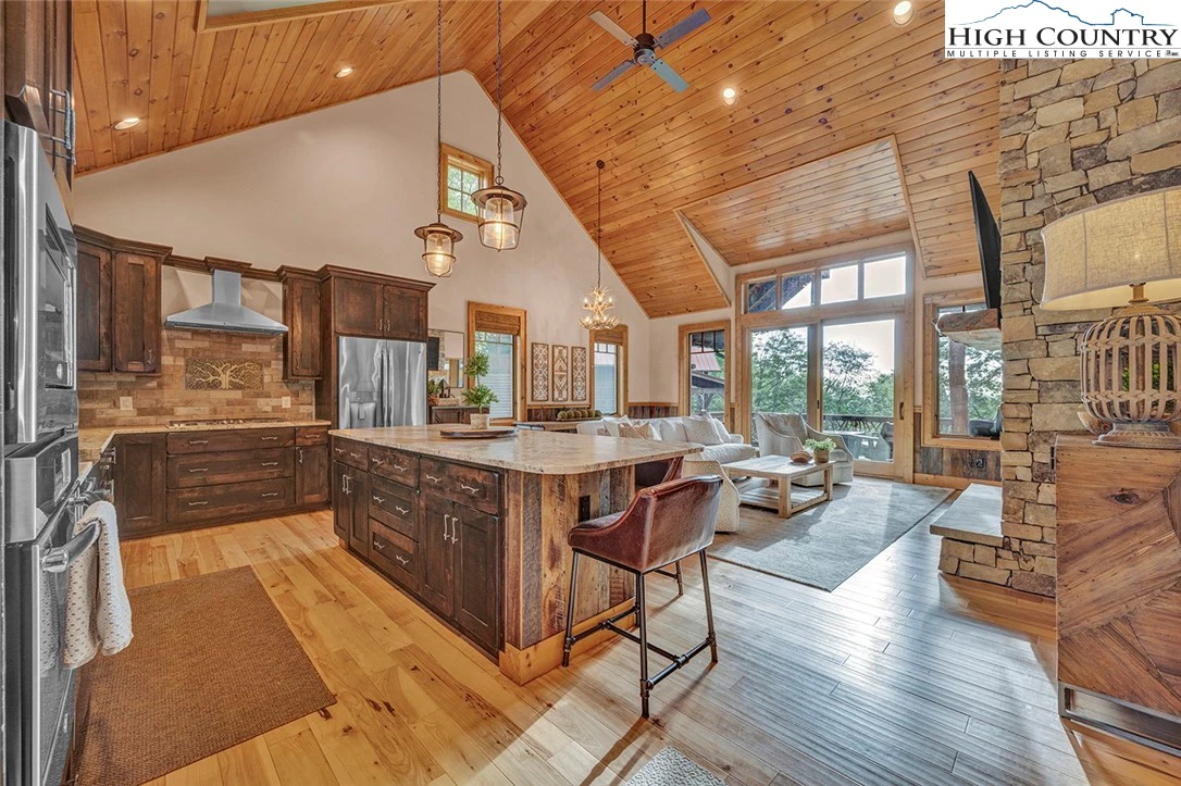 Image number 21 for the current listing