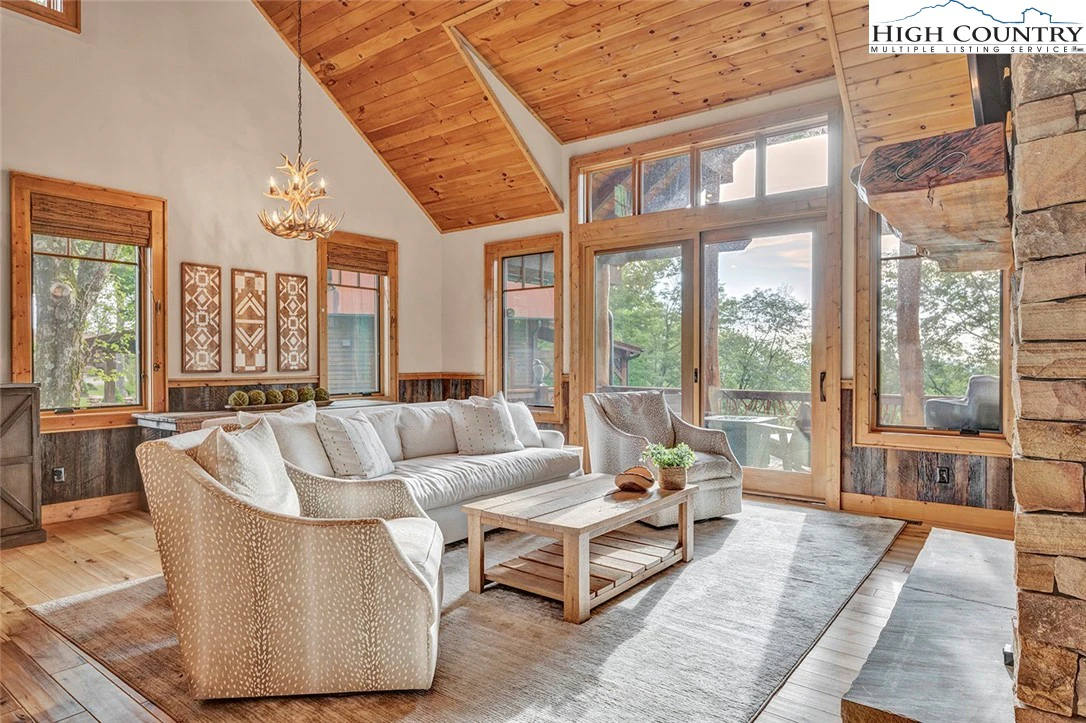 Image number 19 for the current listing
