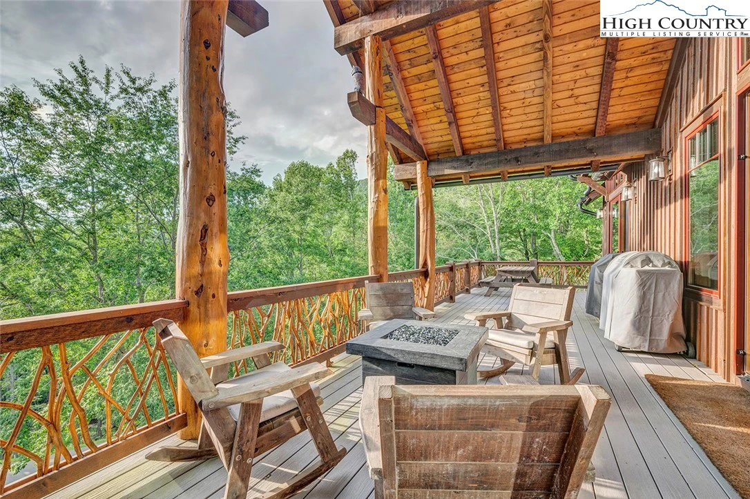 Image number 14 for the current listing