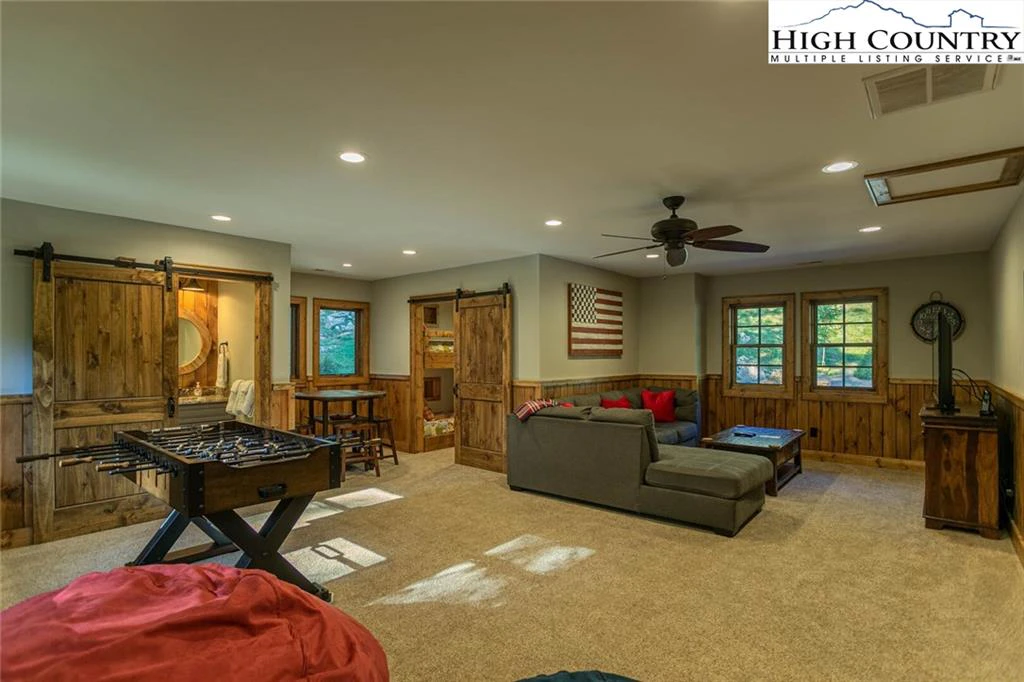 Image number 2 for the current listing