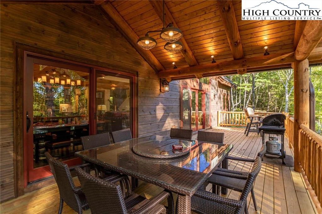 Image number 17 for the current listing