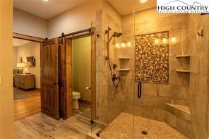 Image number 3 for the current listing