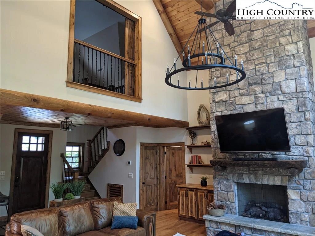 Image number 6 for the current listing