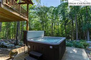 Image number 18 for the current listing