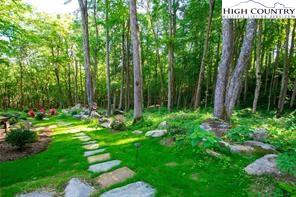 Image number 19 for the current listing