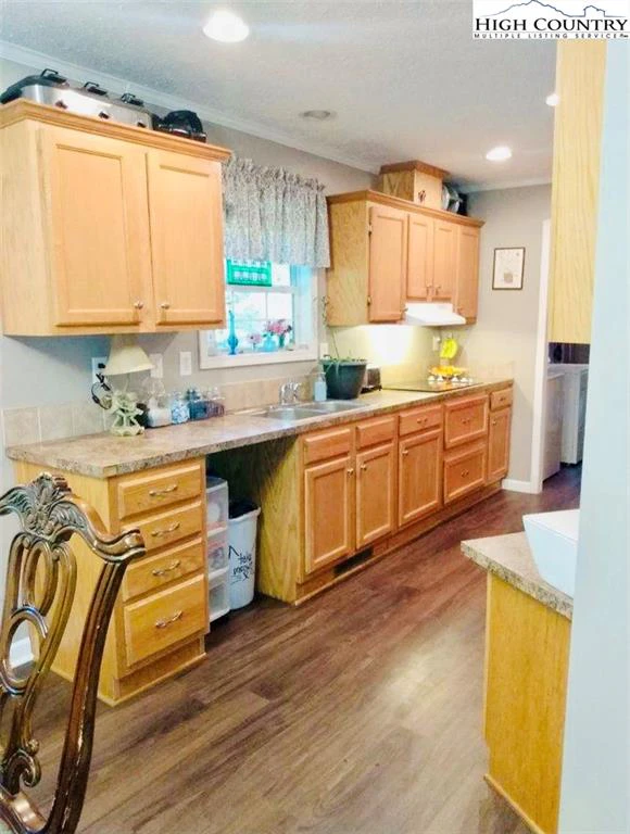 Image number 2 for the current listing