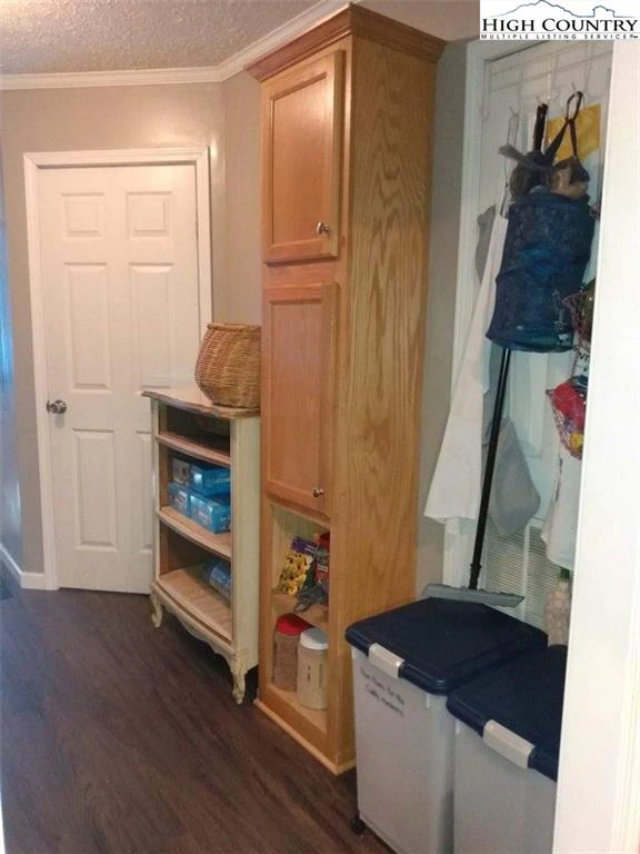 Image number 10 for the current listing