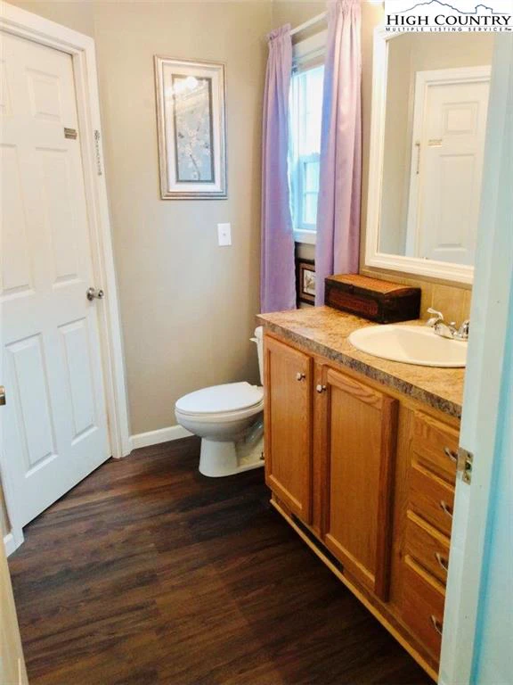 Image number 7 for the current listing