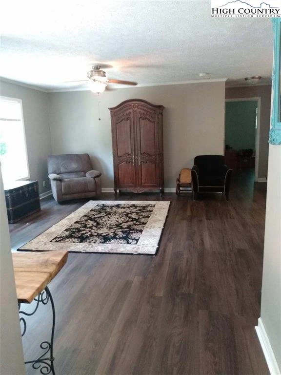 Image number 14 for the current listing