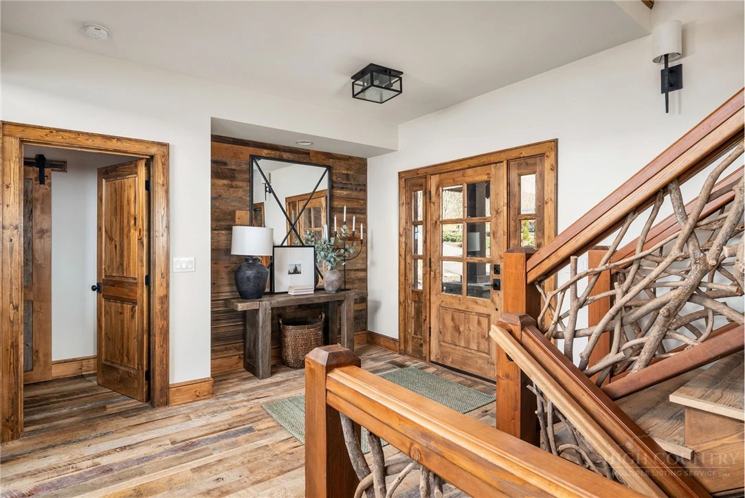 Image number 2 for the current listing