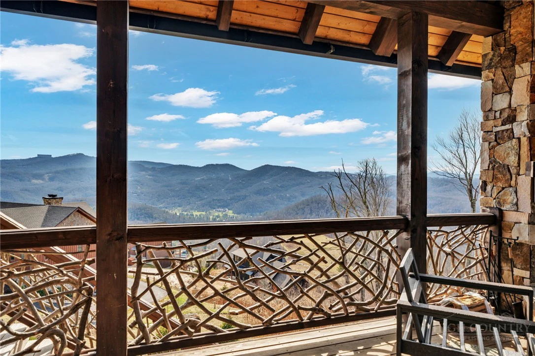 Image number 15 for the current listing