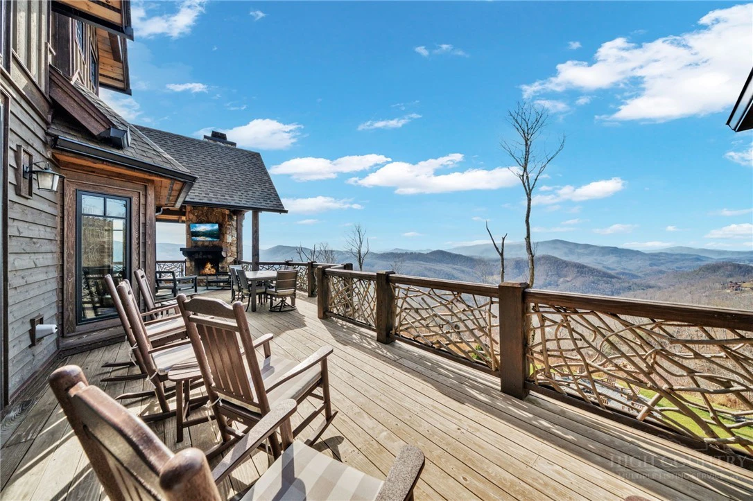 Image number 18 for the current listing