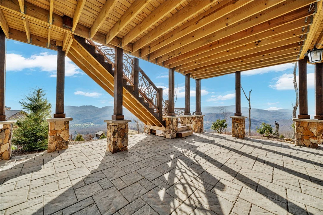 Image number 19 for the current listing