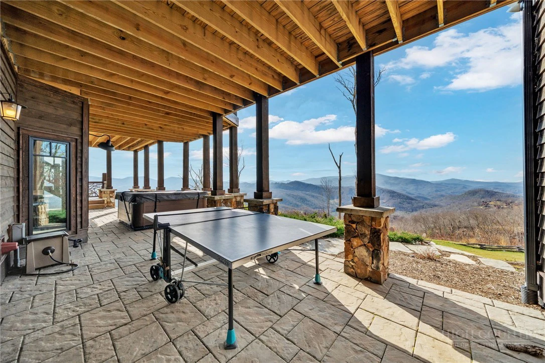 Image number 21 for the current listing