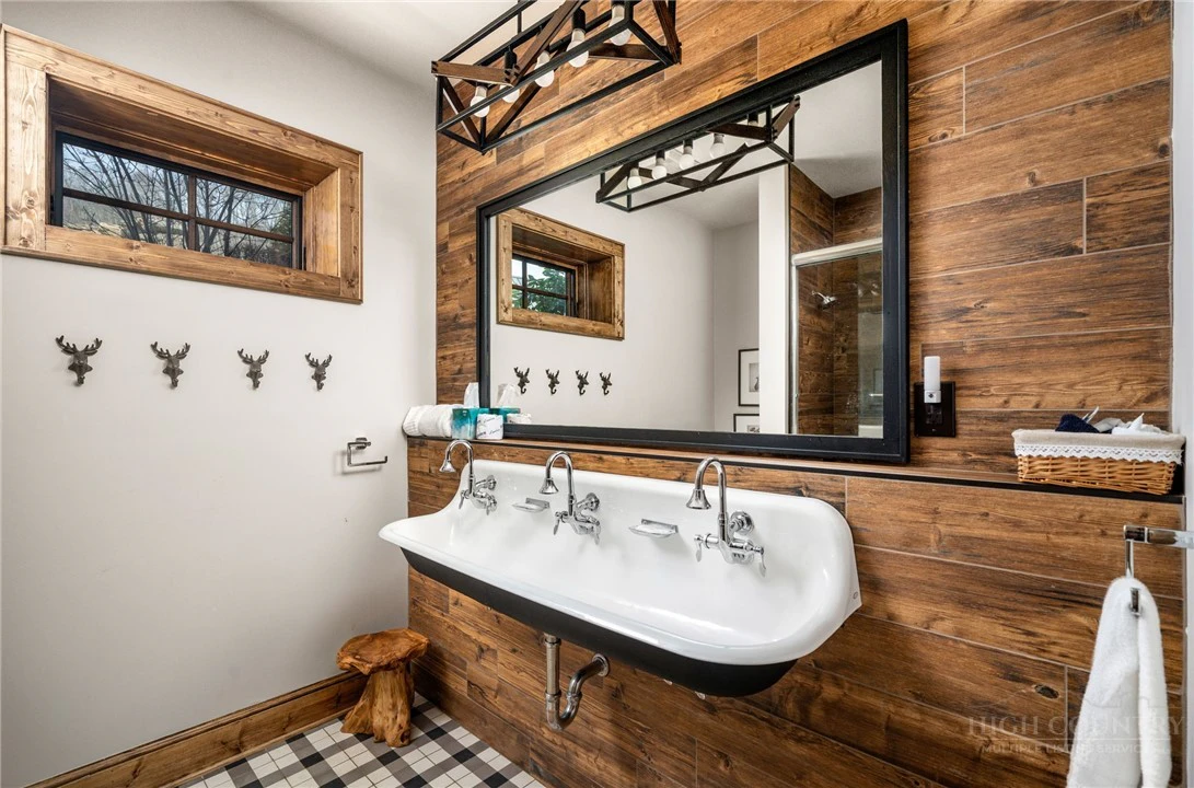 Image number 3 for the current listing