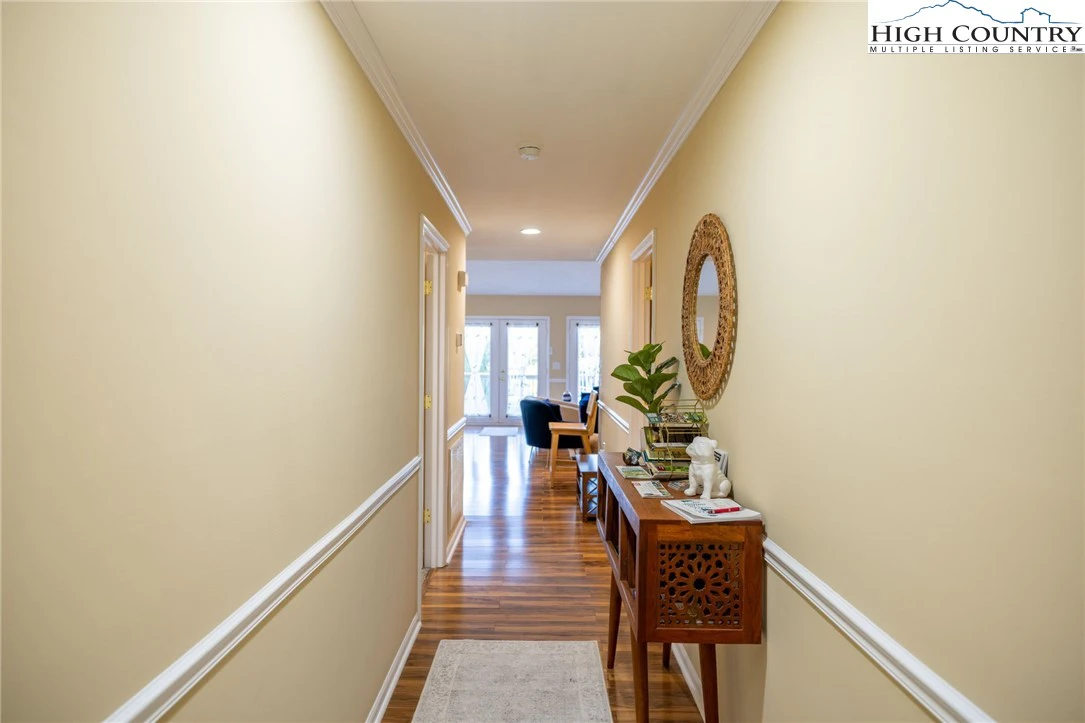 Image number 32 for the current listing
