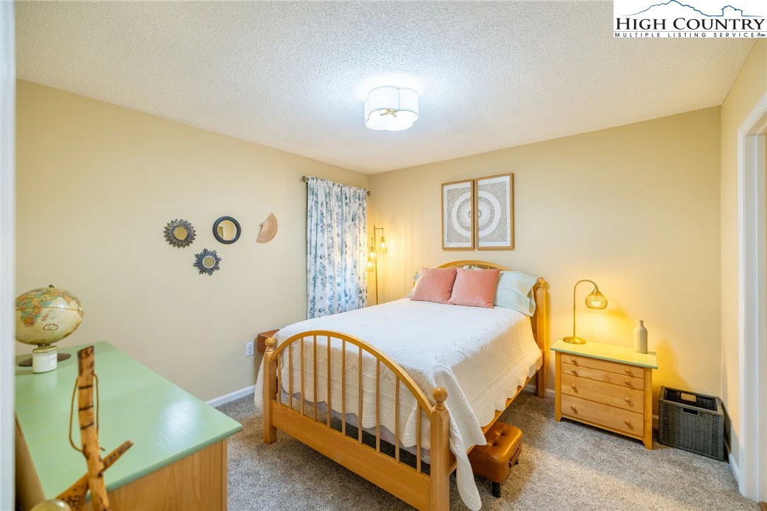 Image number 3 for the current listing