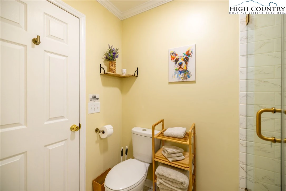 Image number 7 for the current listing
