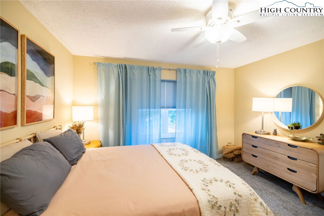 Image number 9 for the current listing