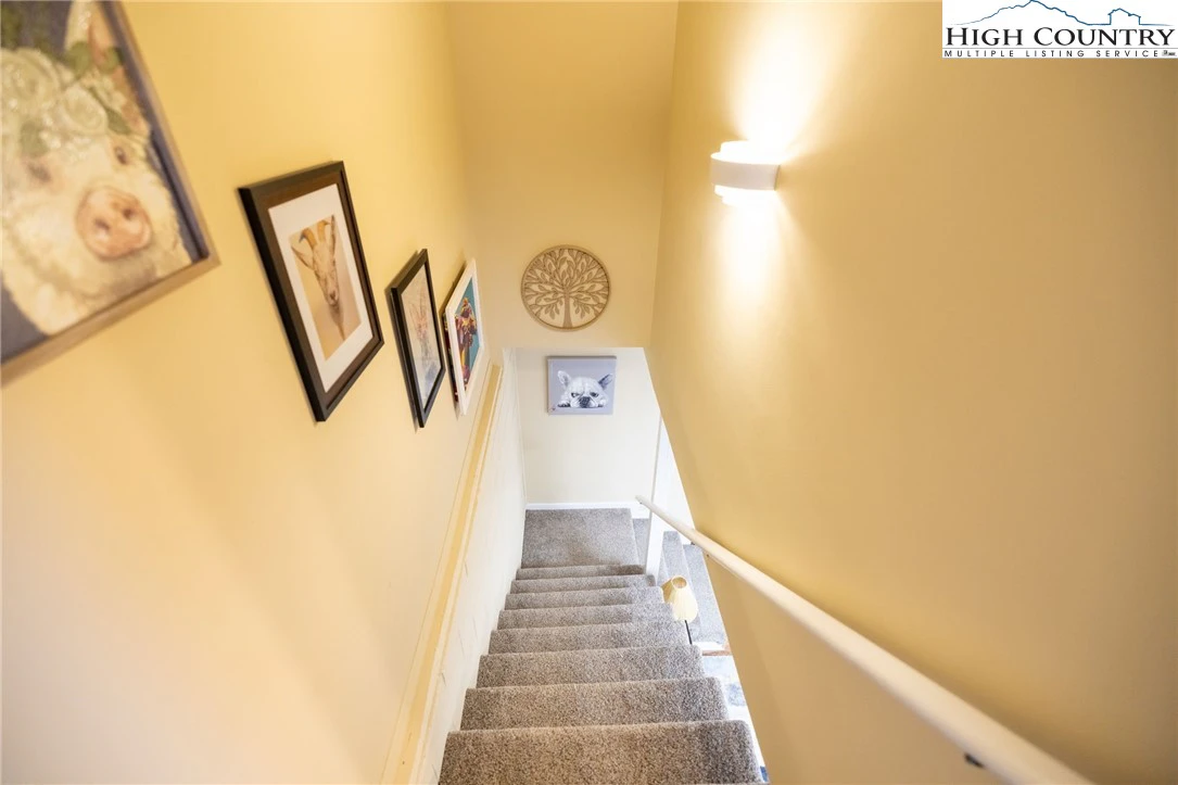 Image number 2 for the current listing