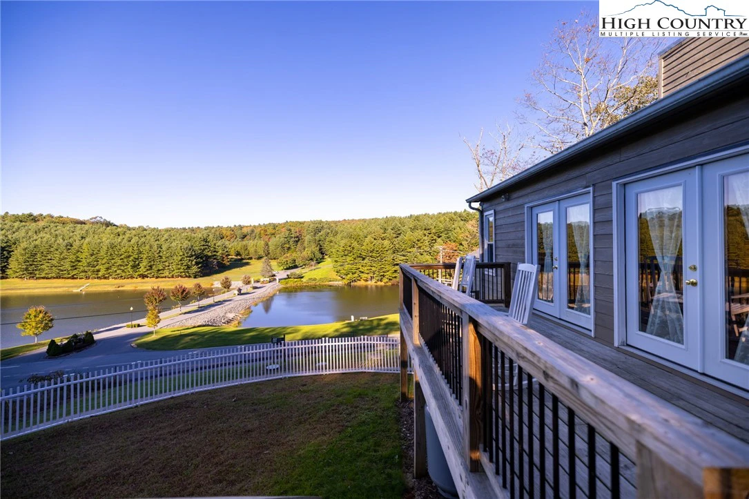 Image number 19 for the current listing
