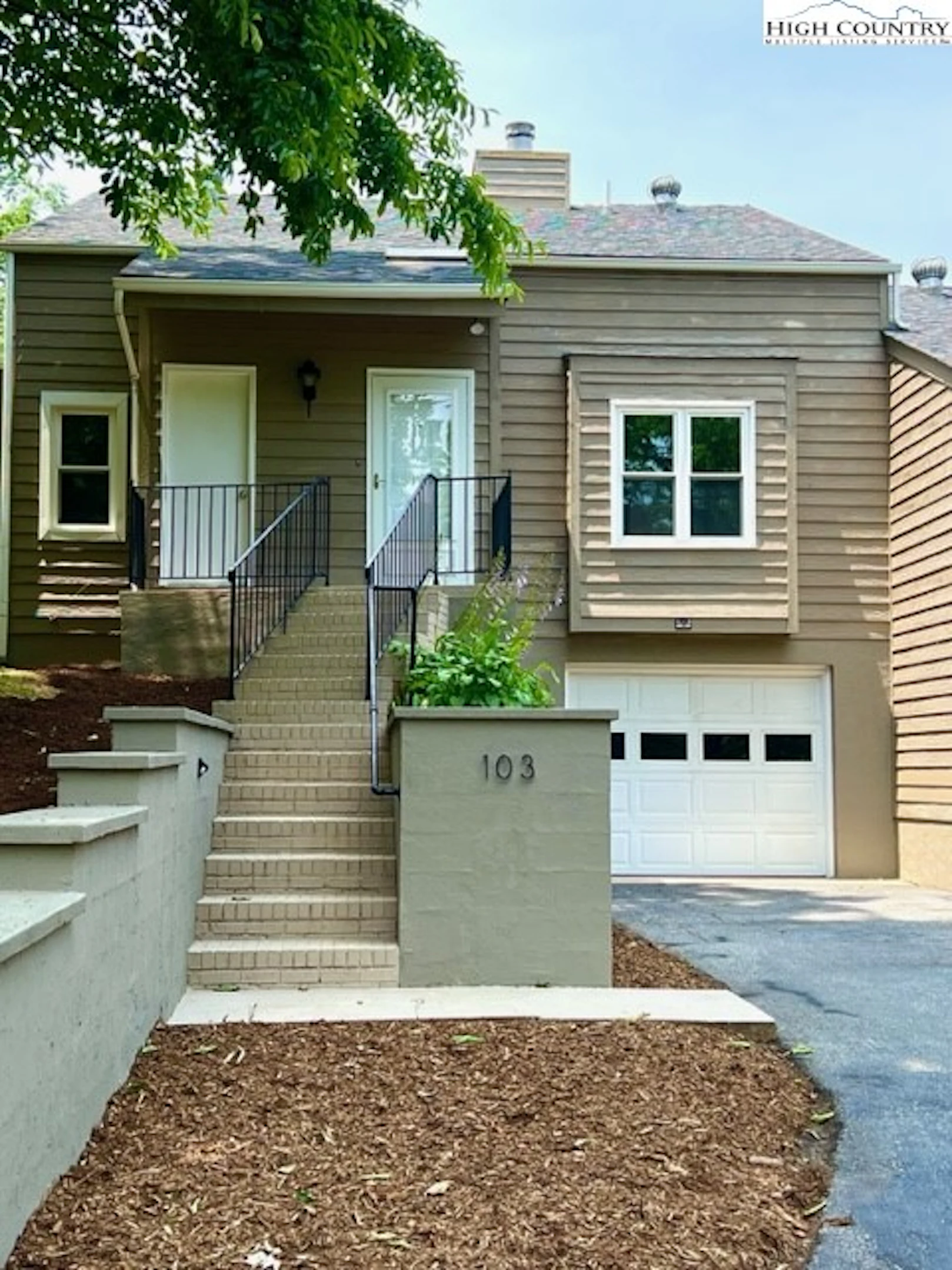Image number 1 for the current listing