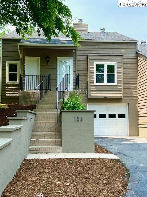 Image number 1 for the current listing