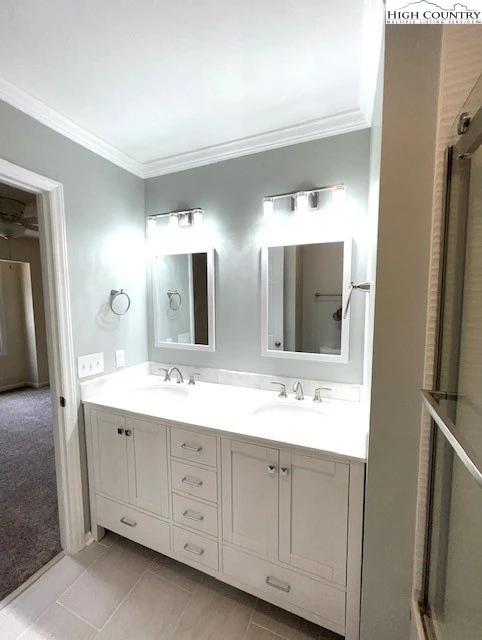 Image number 2 for the current listing