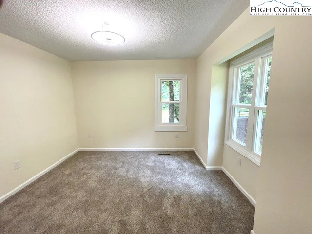 Image number 11 for the current listing