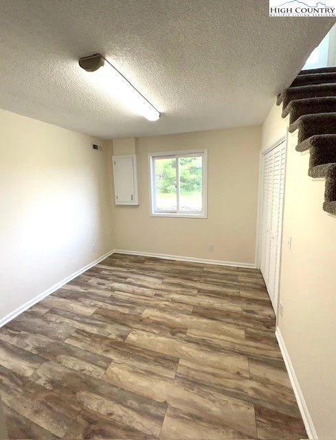 Image number 9 for the current listing