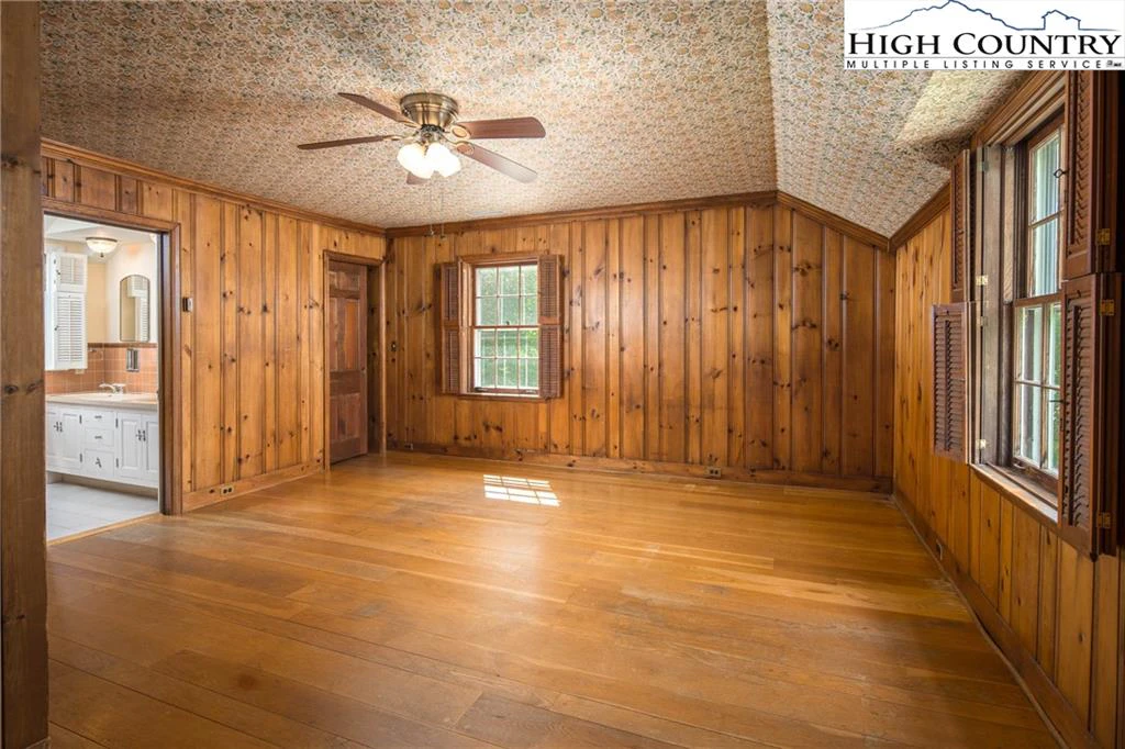Image number 4 for the current listing