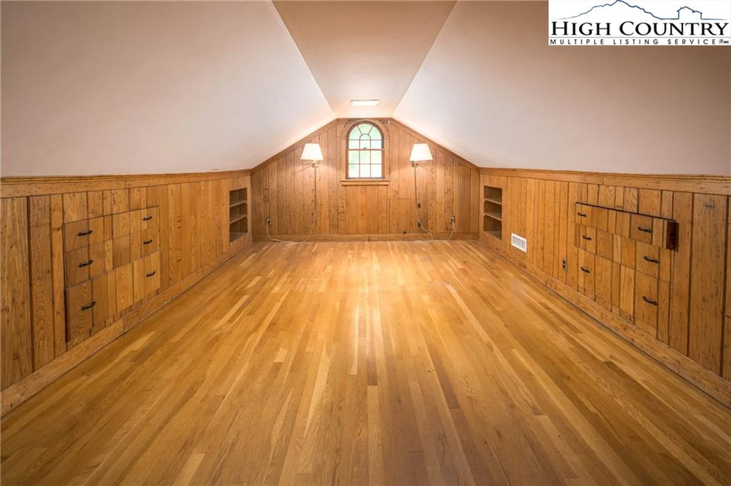 Image number 6 for the current listing