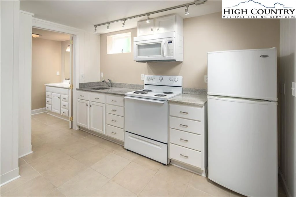 Image number 8 for the current listing