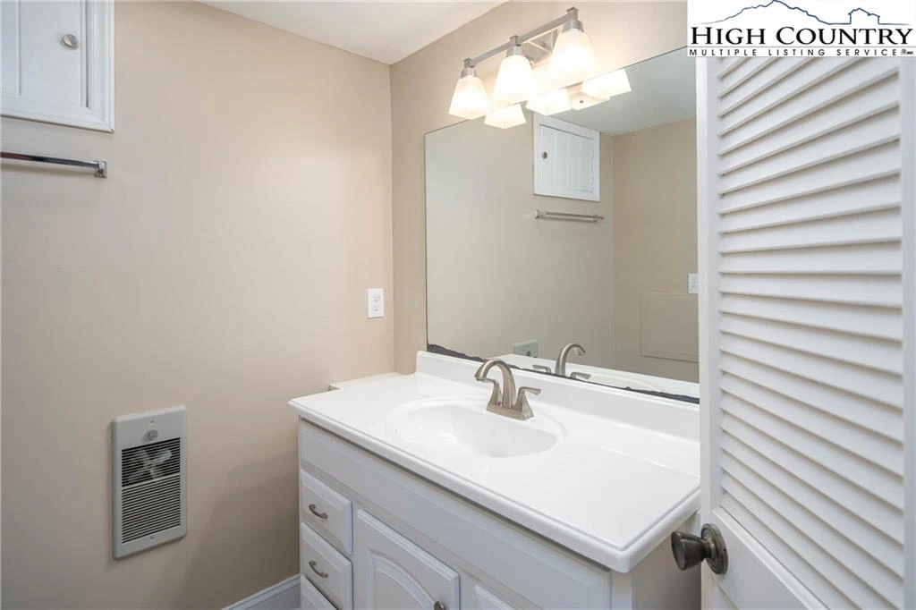 Image number 9 for the current listing