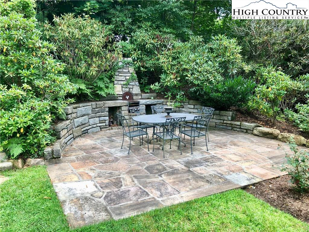 Image number 11 for the current listing