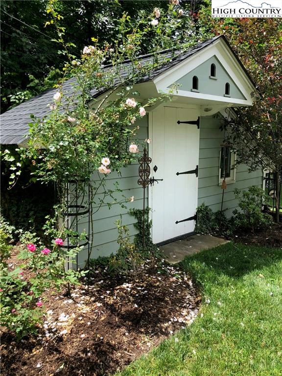 Image number 13 for the current listing