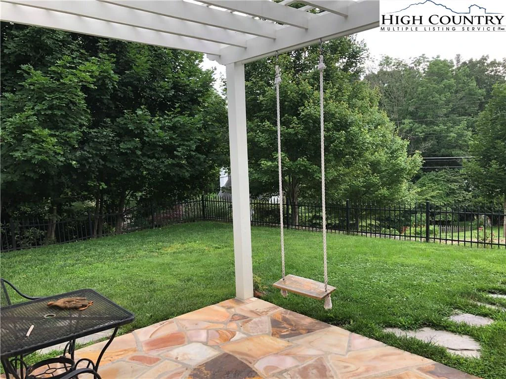 Image number 2 for the current listing