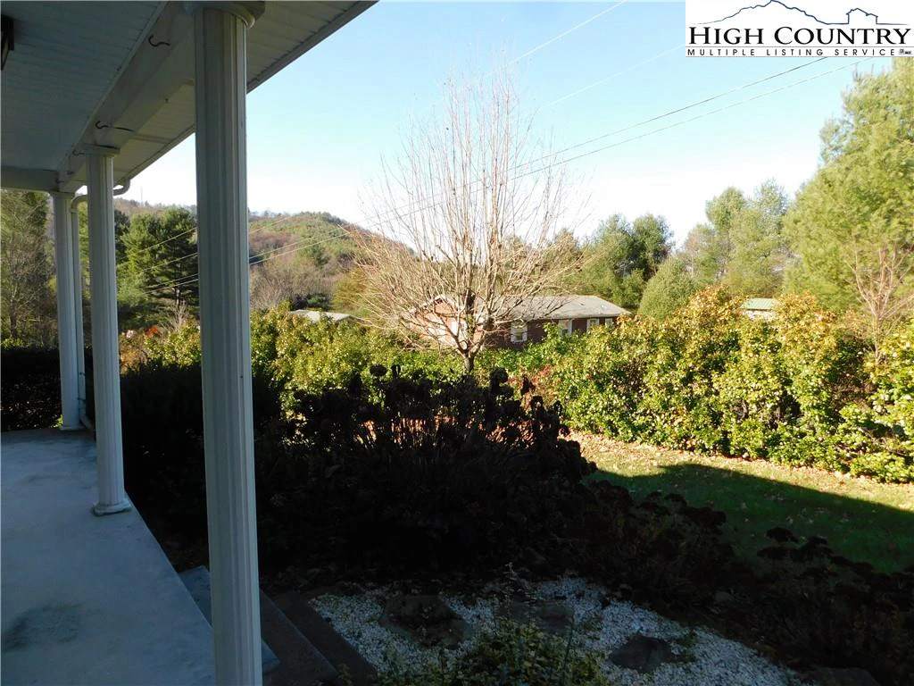 Image number 4 for the current listing