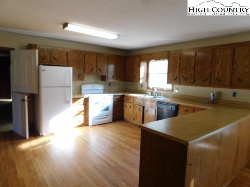 Image number 6 for the current listing
