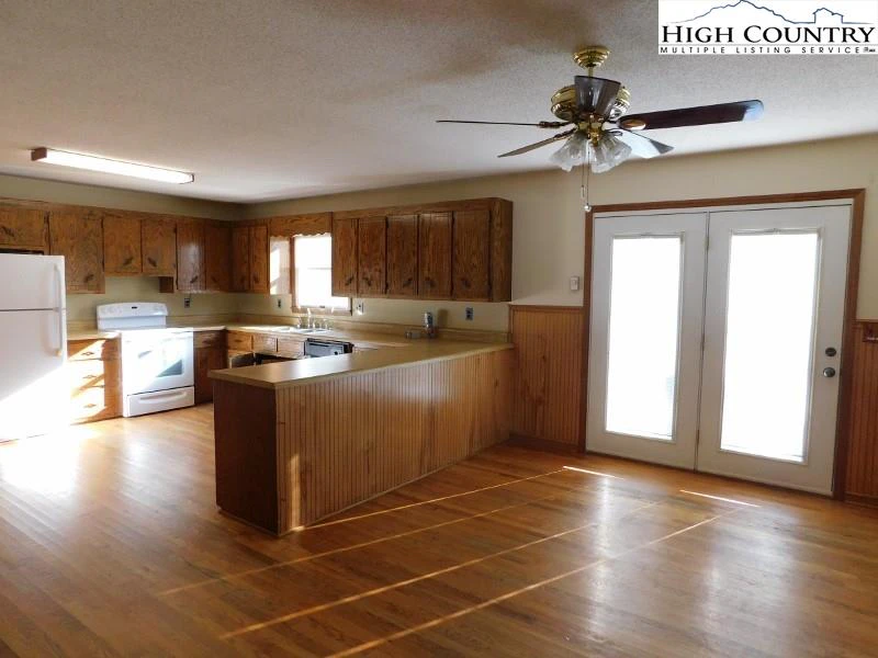Image number 7 for the current listing