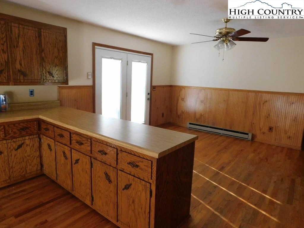 Image number 8 for the current listing