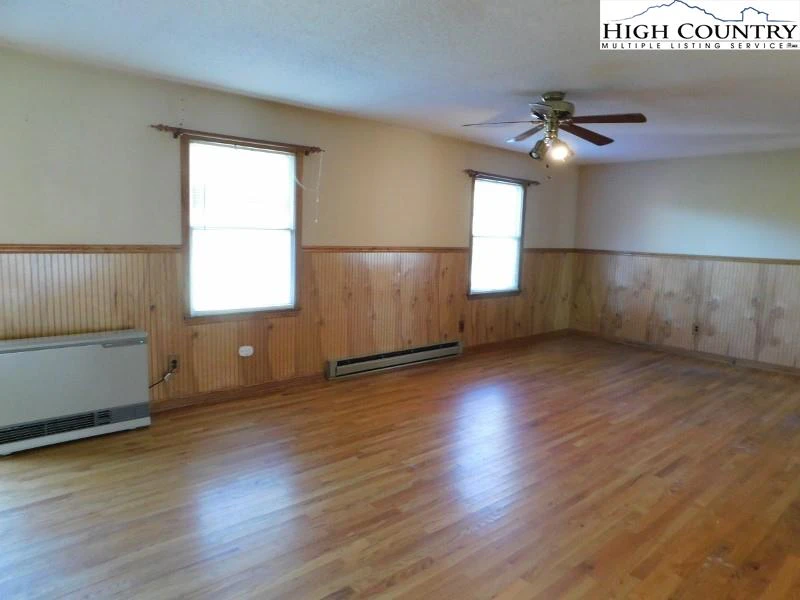 Image number 9 for the current listing